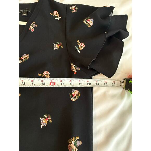 Ann Taylor black flowered A-line dress flutter sleeves zip back. - Picture 5 of 9